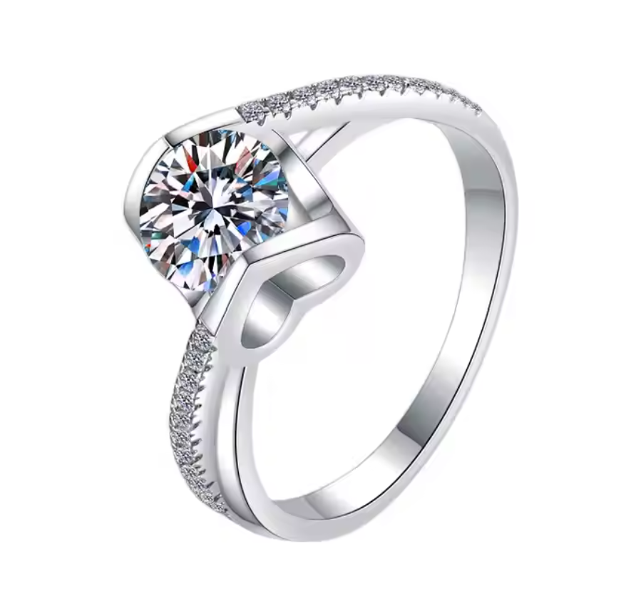 Cœur: 1 Carat D Color VVS1 Moissanite Heart Accent Ring