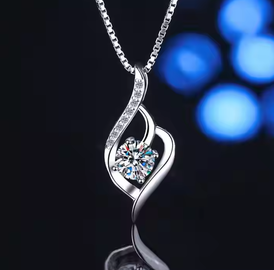 Flamma: Moissanite Pendant – 1 Carat VVS1 D Color, A Radiant Flame of Elegance